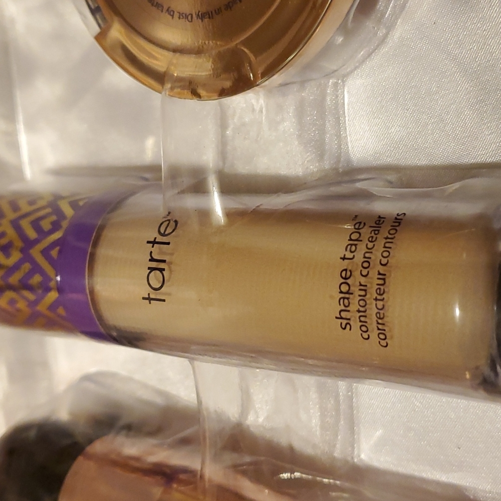 COPY - Tarte Set Blush , Concealer, and Brush - Picture 4 of 5